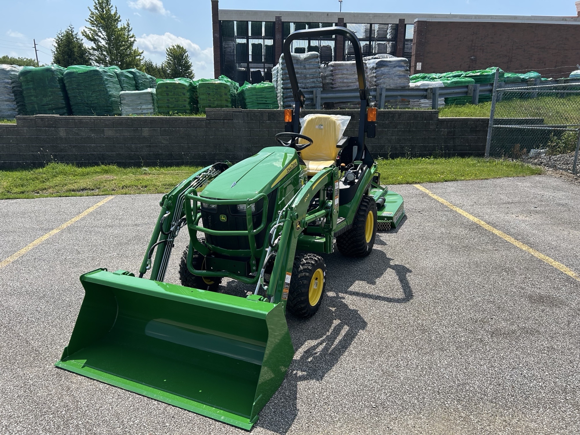 2025 John Deere 1025R Image 1