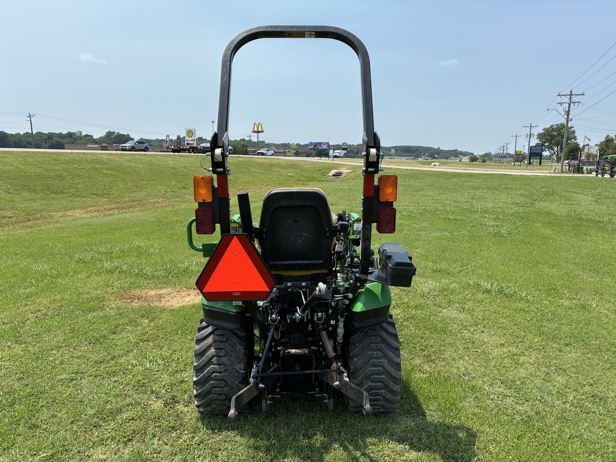 2023 John Deere 1025R Image 3