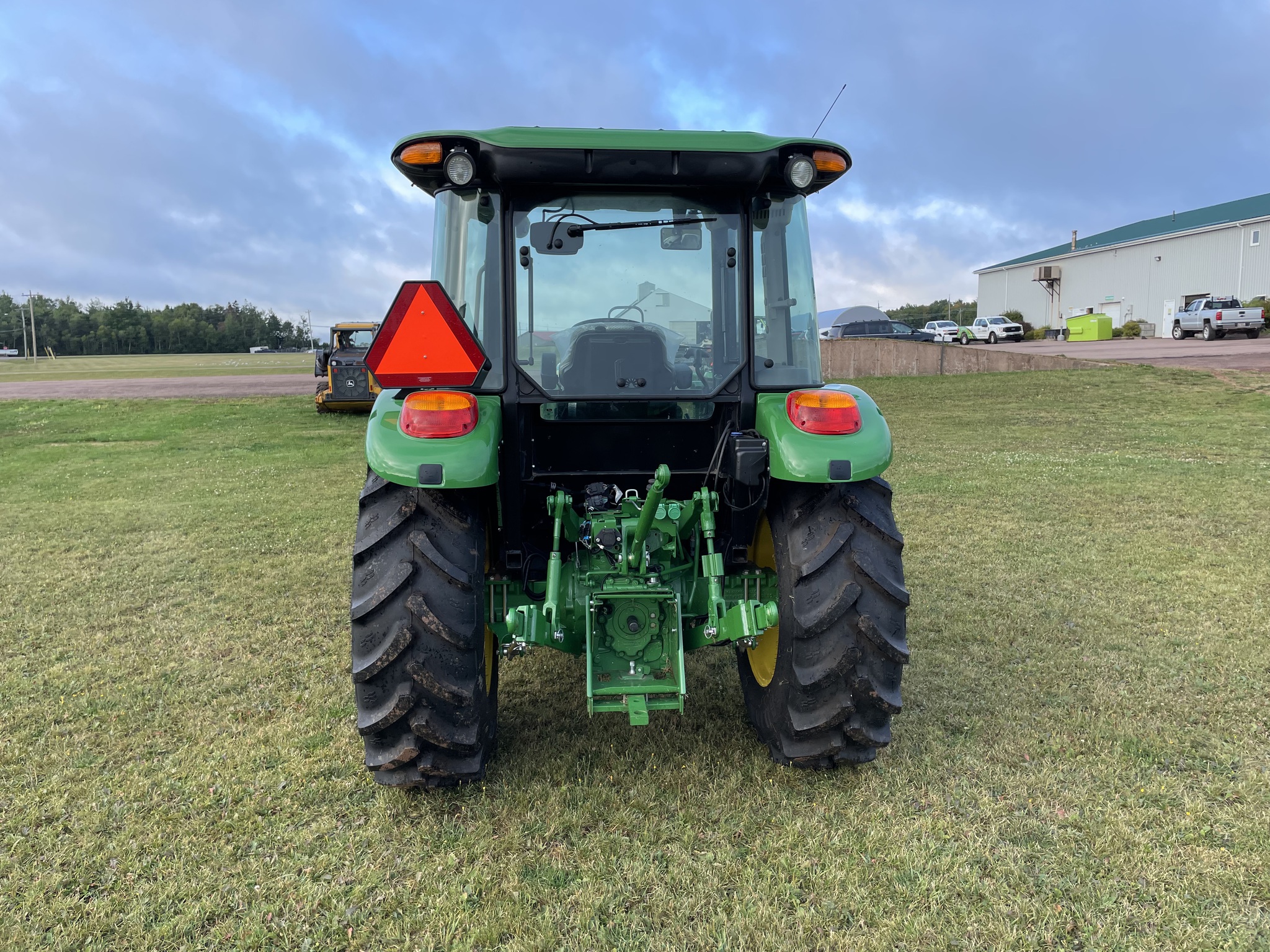 2023 John Deere 5075E Image 6