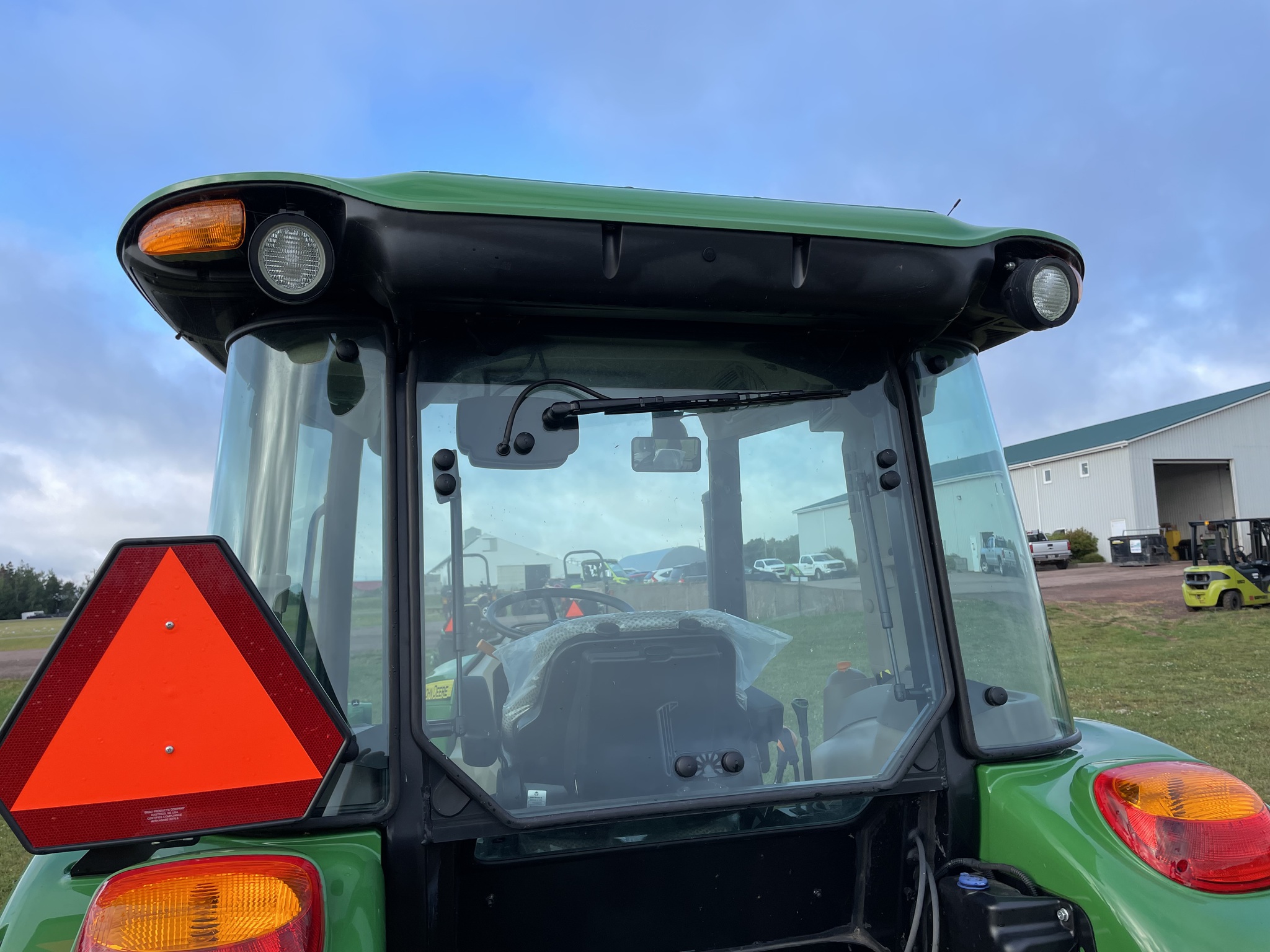 2023 John Deere 5075E Image 7
