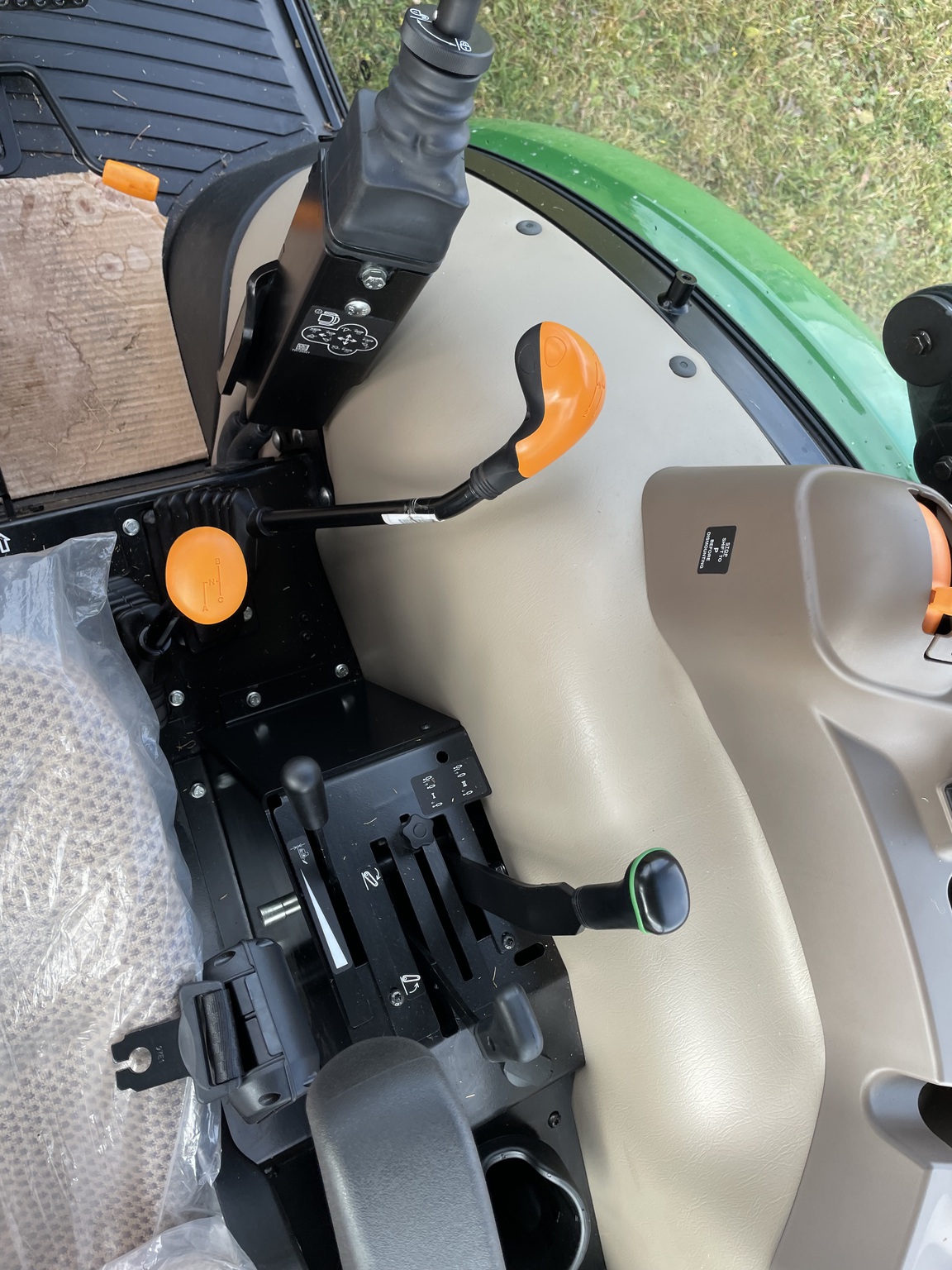 2023 John Deere 5075E Image 16