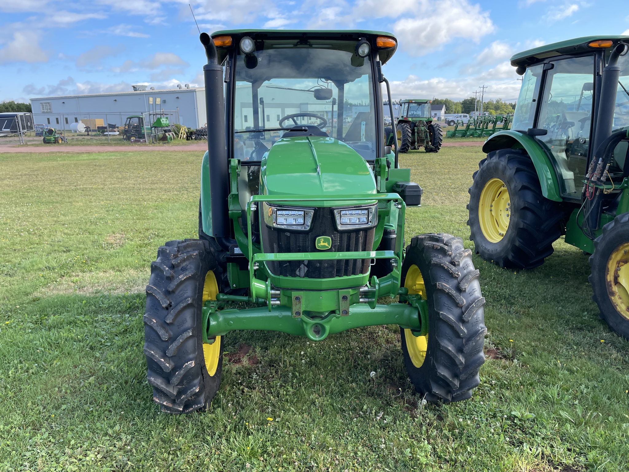 2023 John Deere 5075E Image 3