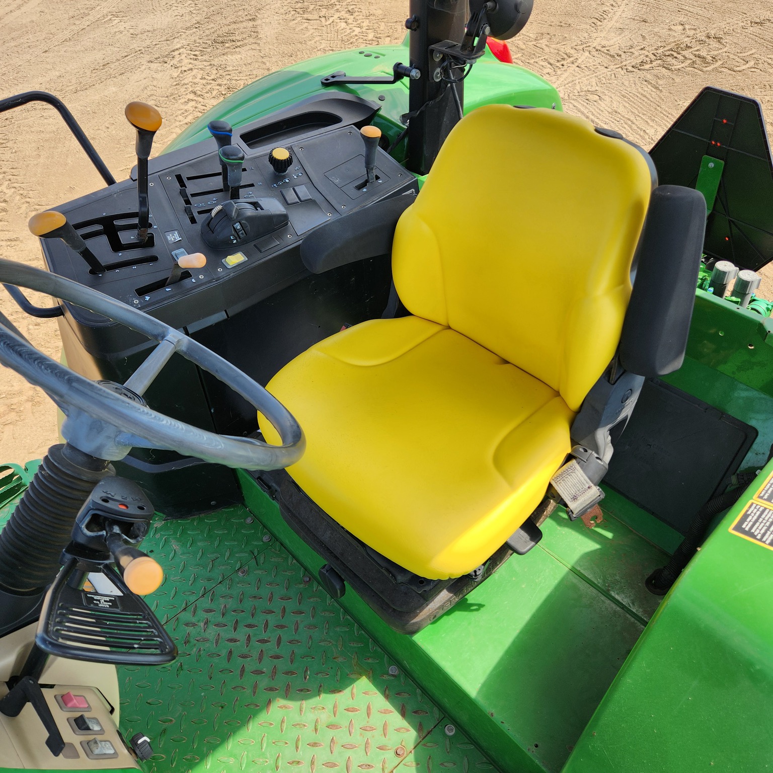 2021 John Deere 6120M Image 11