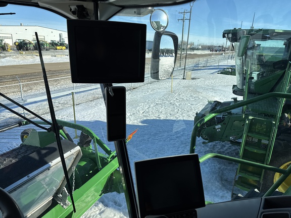 Used 2019 John Deere S780 Combines at Horizon Ag & Turf in Lloydminster, AB - Photo17