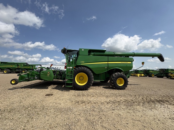 Used 2019 John Deere S780 Combines at Horizon Ag & Turf in Lloydminster, AB - Photo6