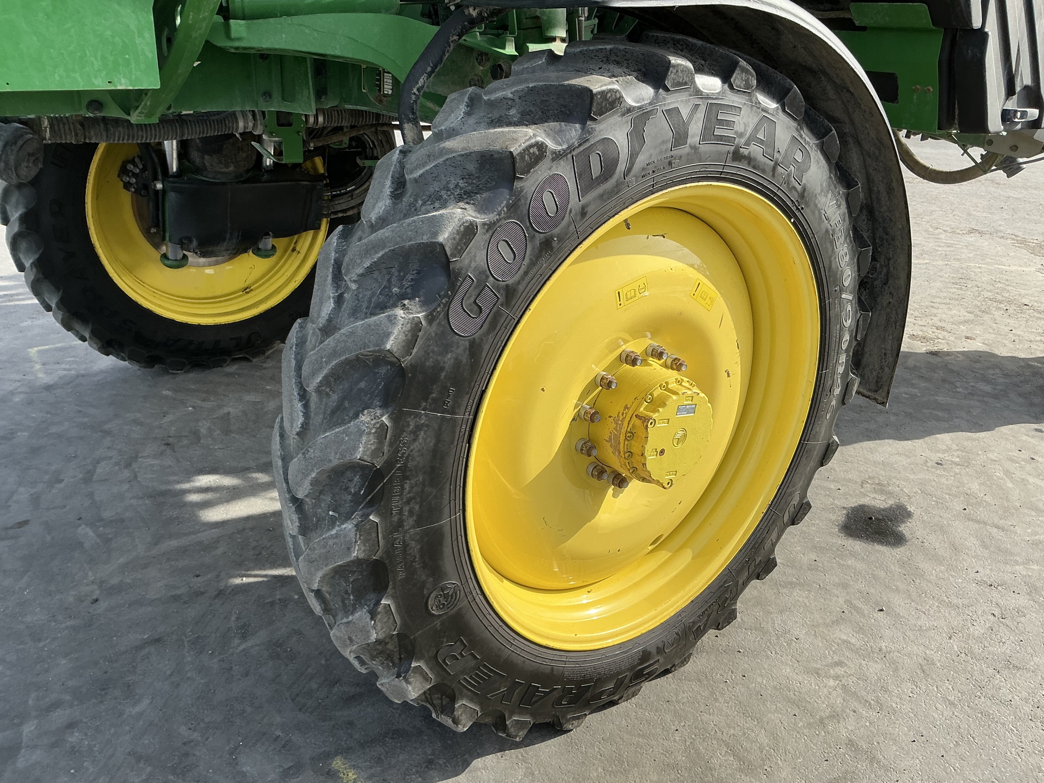 2020 John Deere R4044 Image 11