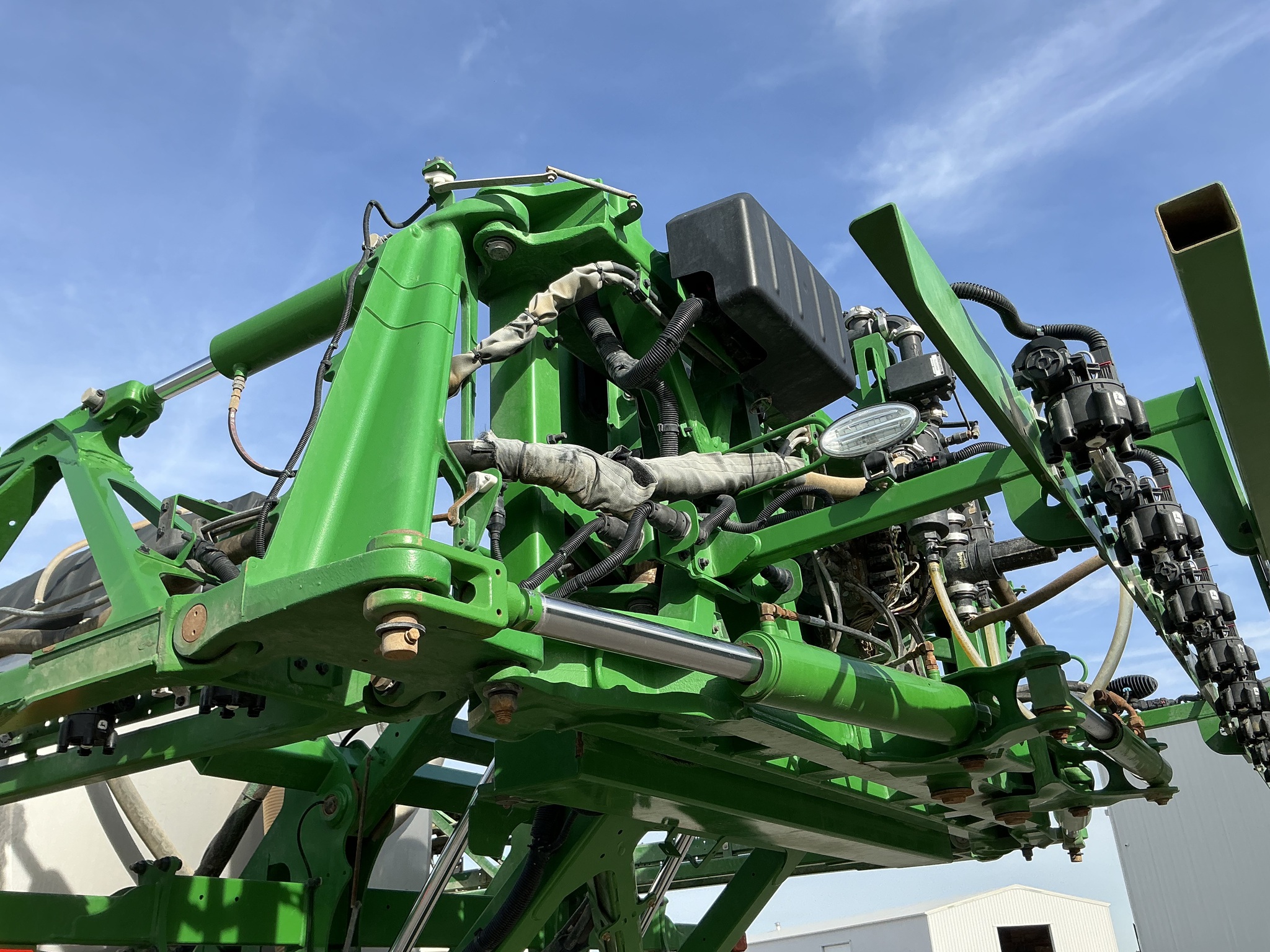 2020 John Deere R4044 Image 17