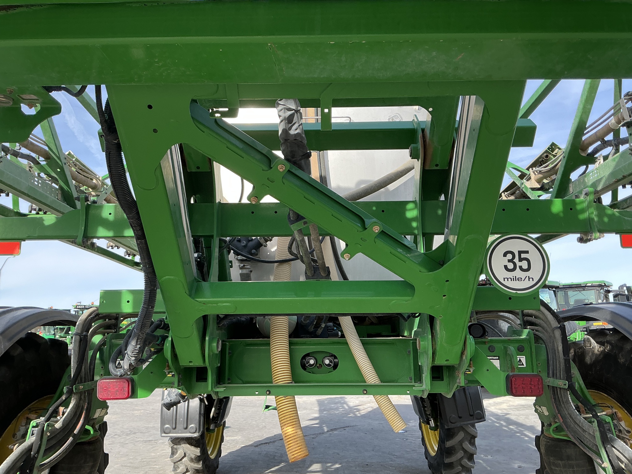 2020 John Deere R4044 Image 14