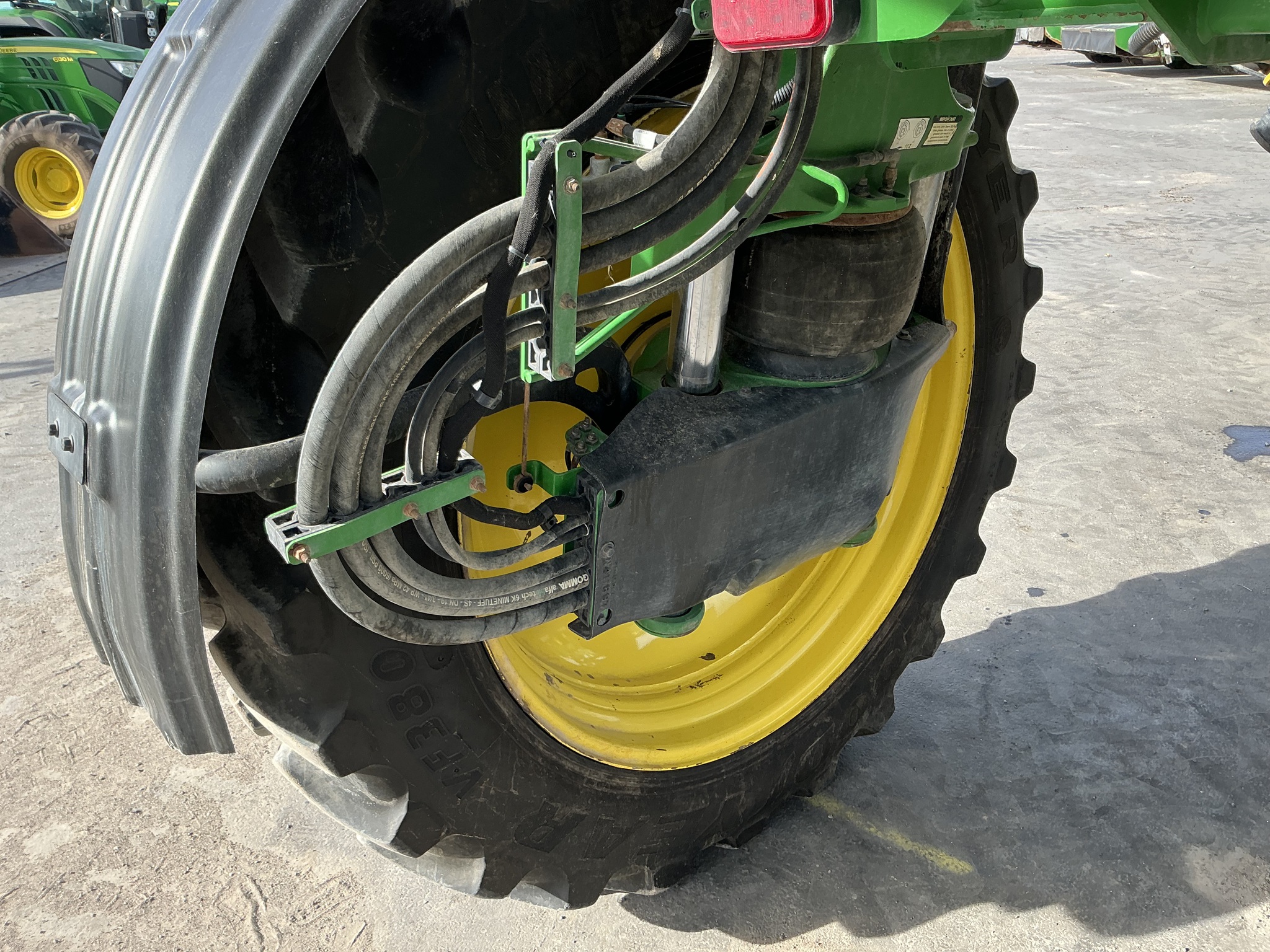2020 John Deere R4044 Image 13