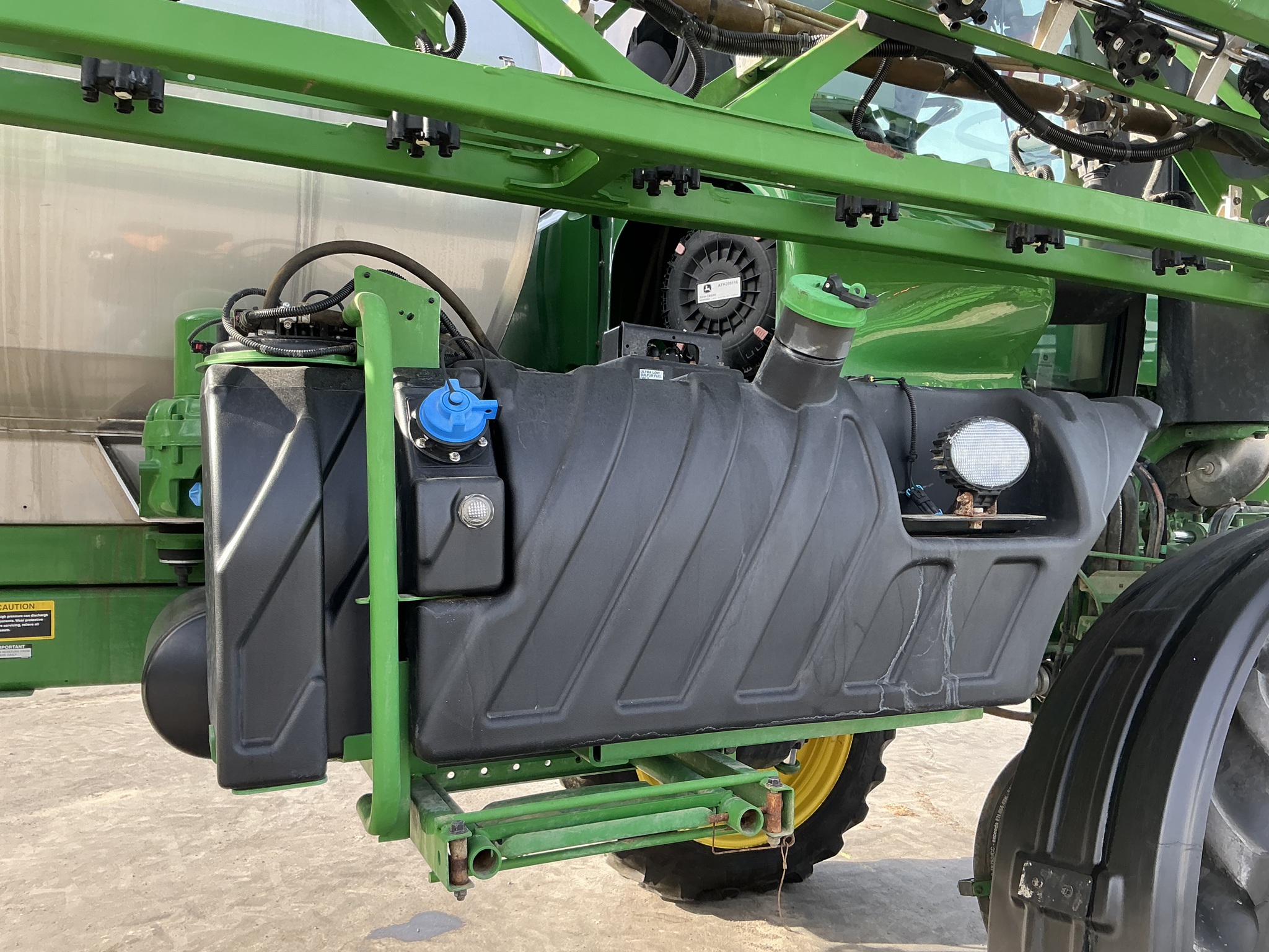 2020 John Deere R4044 Image 18