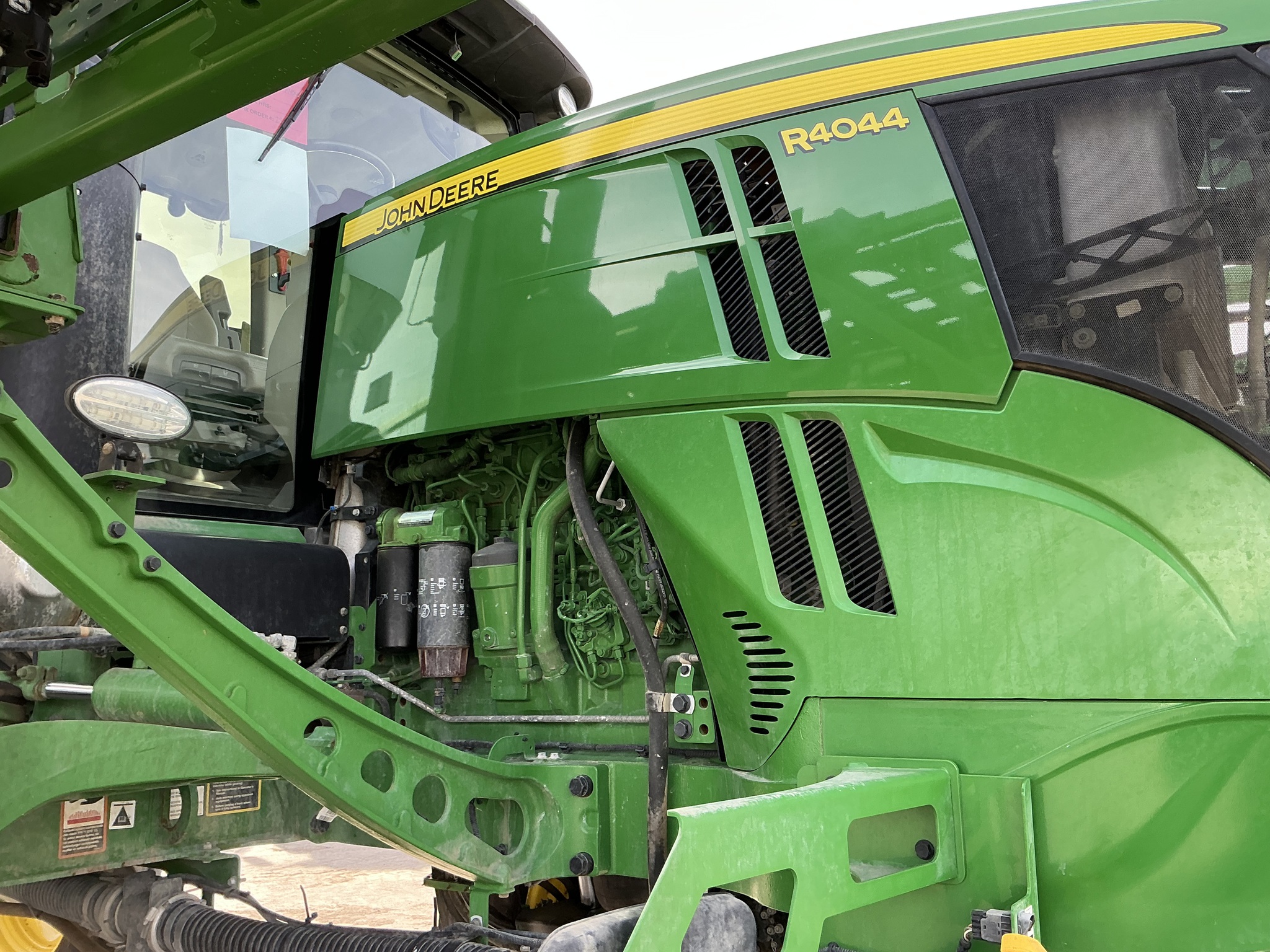 2020 John Deere R4044 Image 27