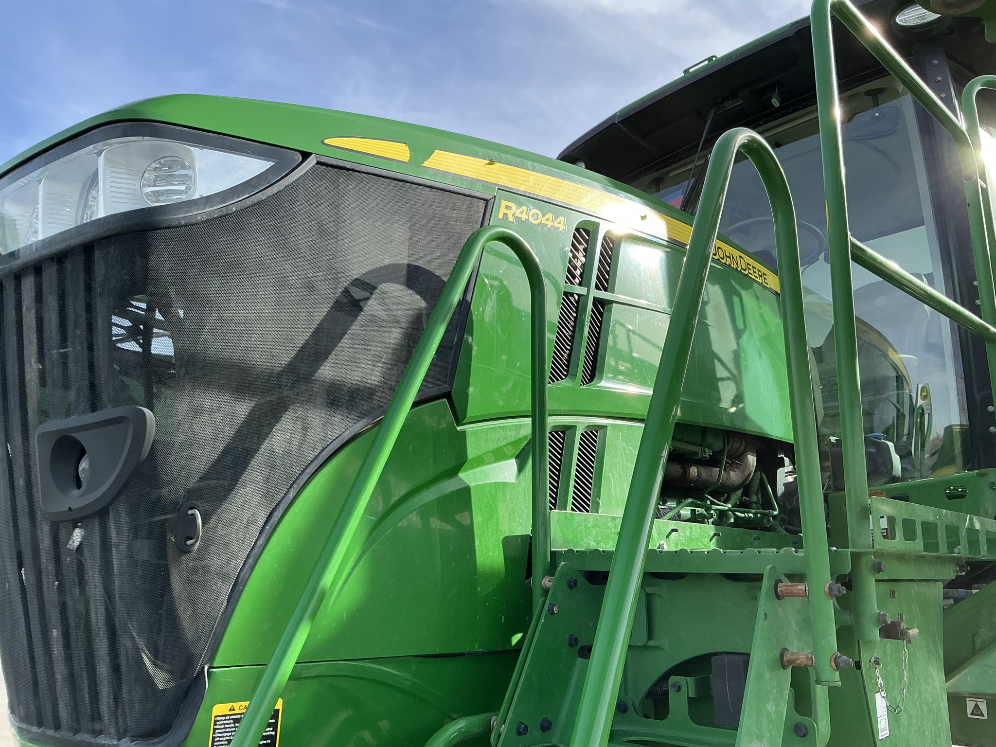 2020 John Deere R4044 Image 25