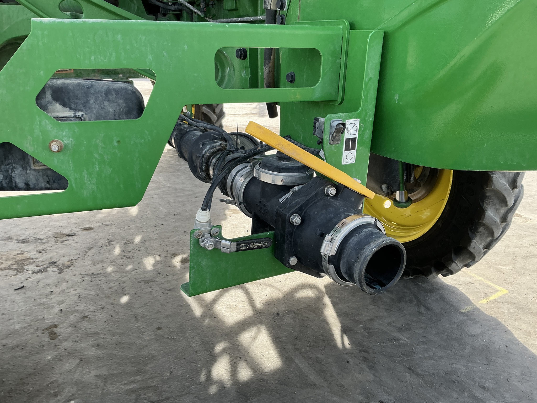 2020 John Deere R4044 Image 26