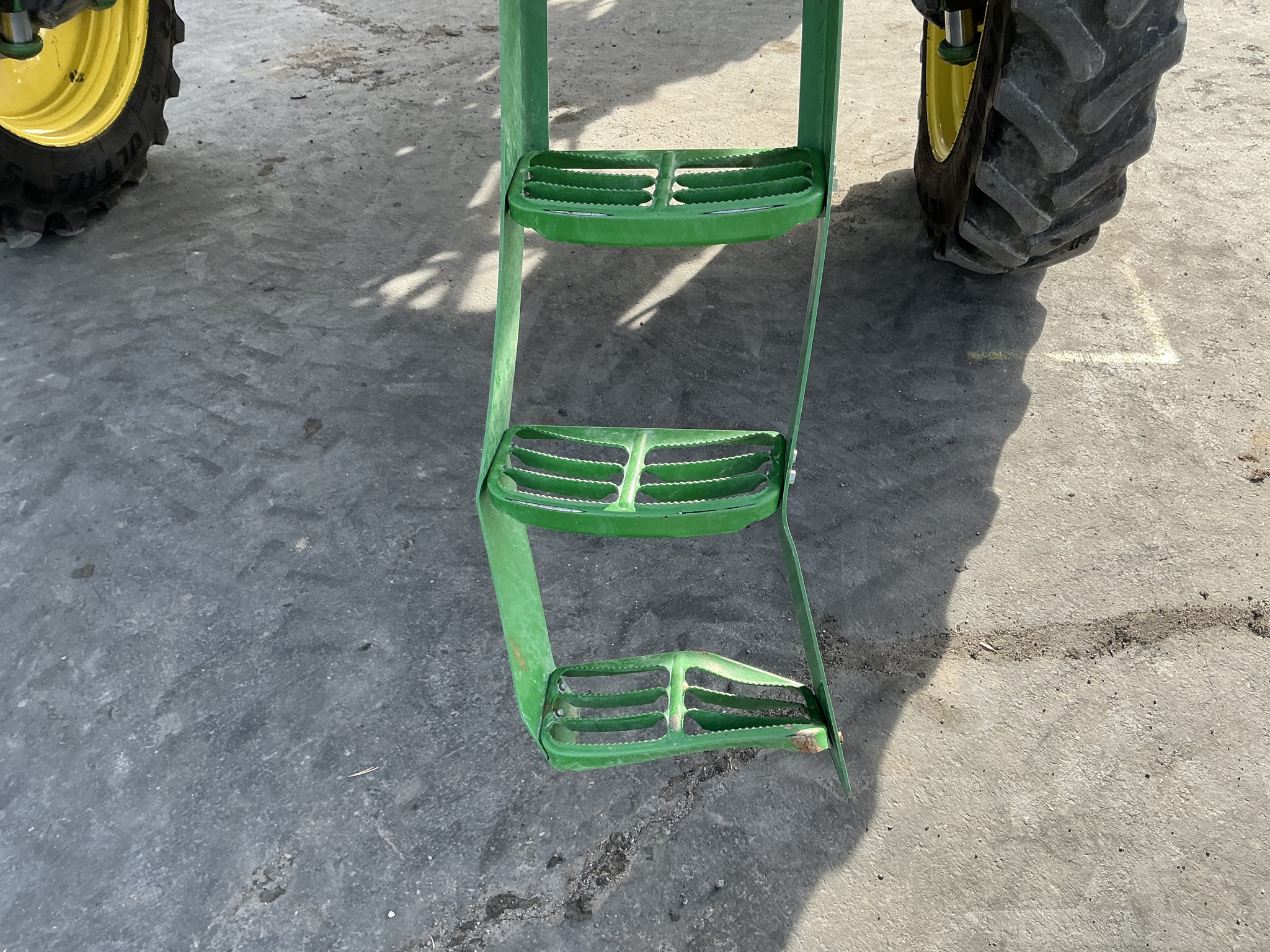 2020 John Deere R4044 Image 24