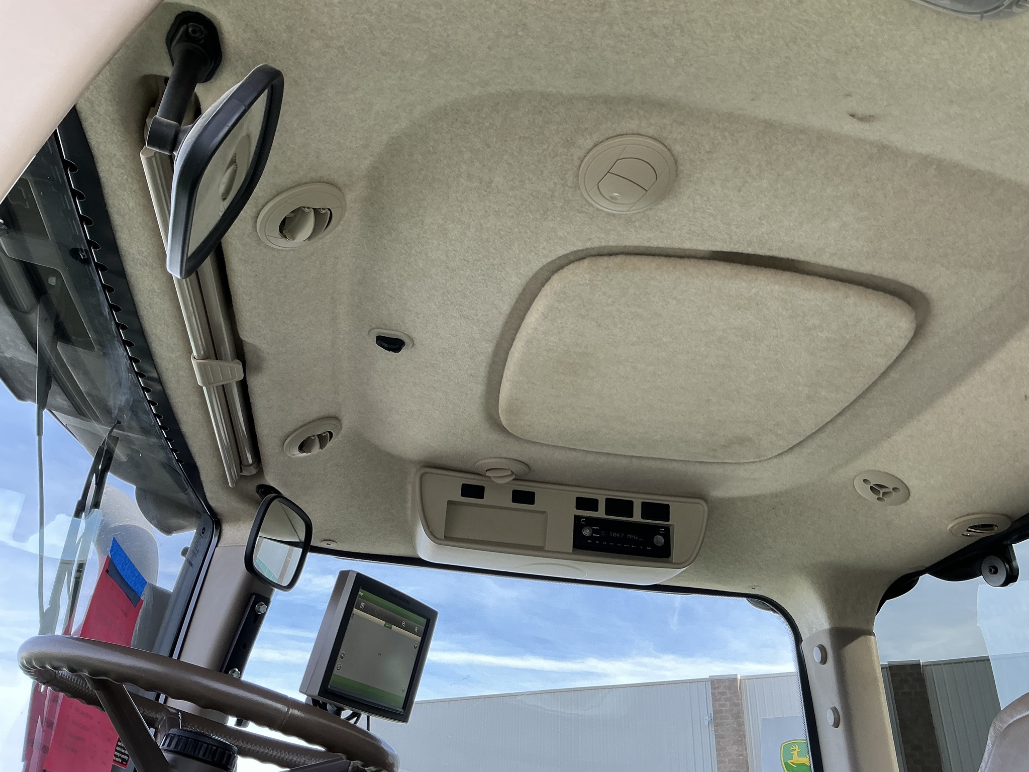 2020 John Deere R4044 Image 29