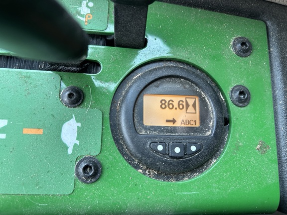 Used 2018 John Deere 1585 Commercial Front Mowers at Horizon Ag & Turf in Edmonton South, AB - Photo4