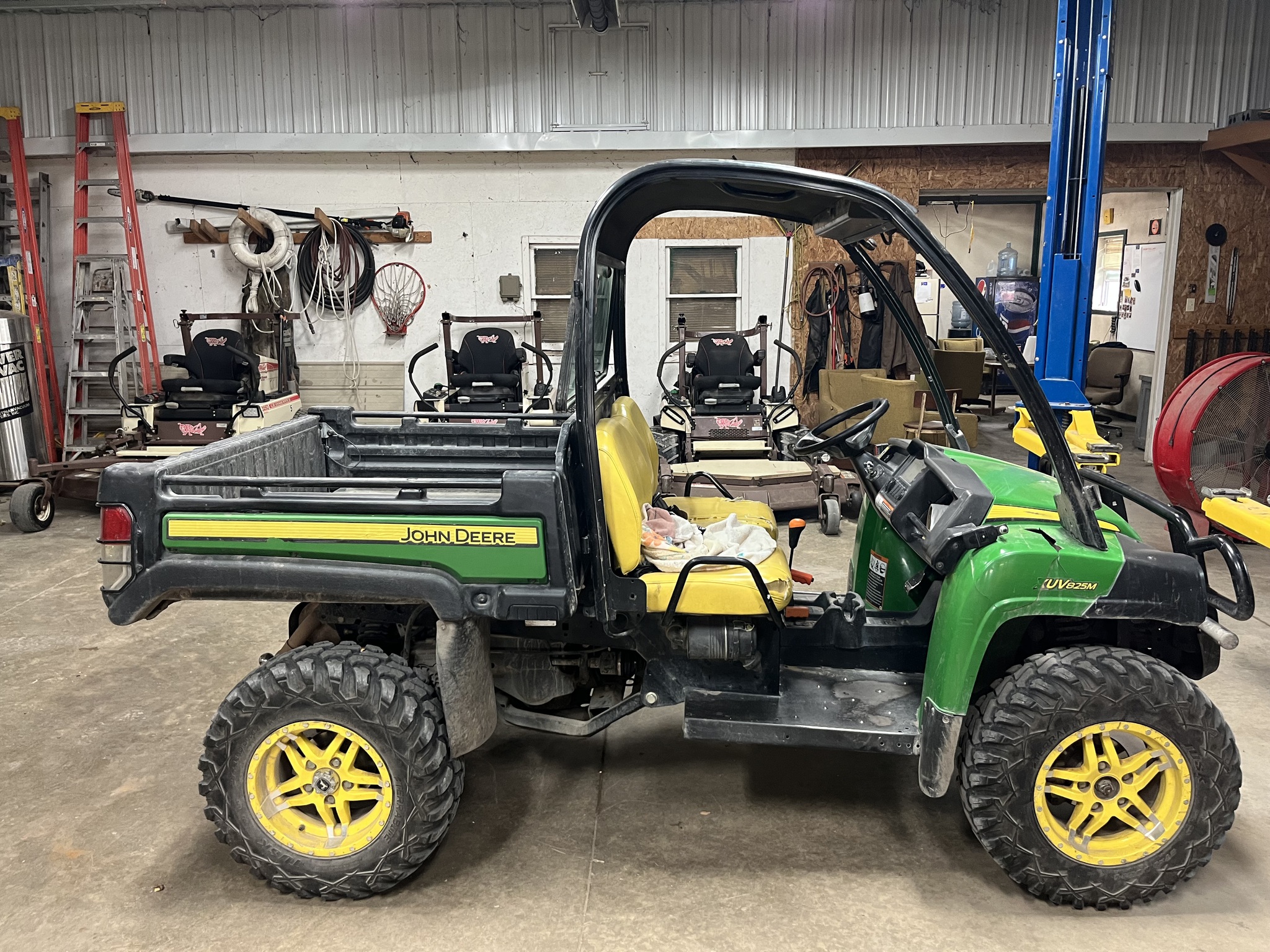 2018 John Deere XUV 825M Image 8
