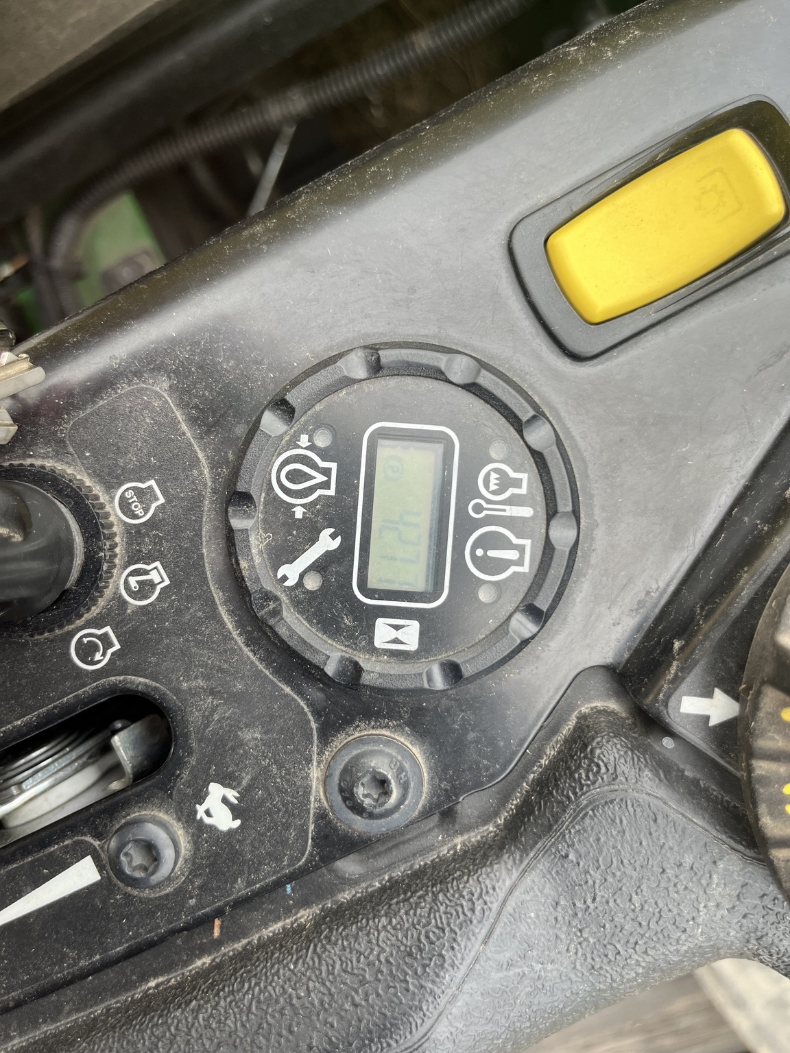 2024 John Deere Z930M Image 3