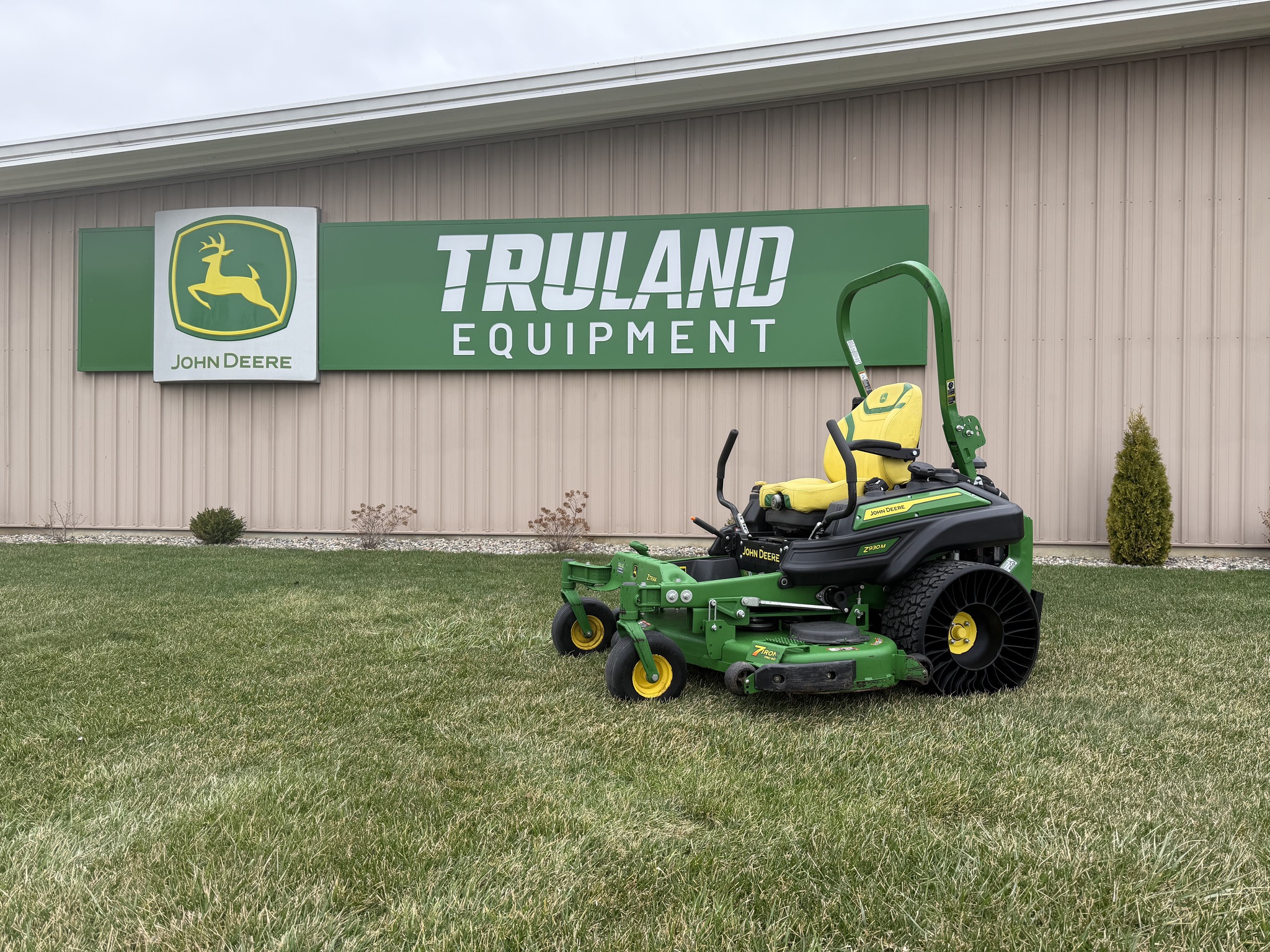 2024 John Deere Z930M Image 1