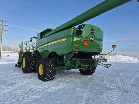 Used 2018 John Deere S780 Combines at Horizon Ag & Turf in St. Paul, AB - Photo2