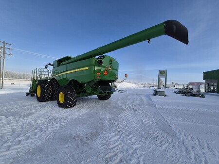 Used 2018 John Deere S780 Combines at Horizon Ag & Turf in St. Paul, AB - Photo3
