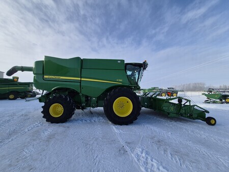 Used 2018 John Deere S780 Combines at Horizon Ag & Turf in St. Paul, AB - Photo4