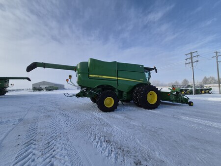 Used 2018 John Deere S780 Combines at Horizon Ag & Turf in St. Paul, AB - Photo8