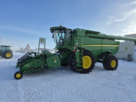 Used 2018 John Deere S780 Combines at Horizon Ag & Turf in St. Paul, AB - Photo7