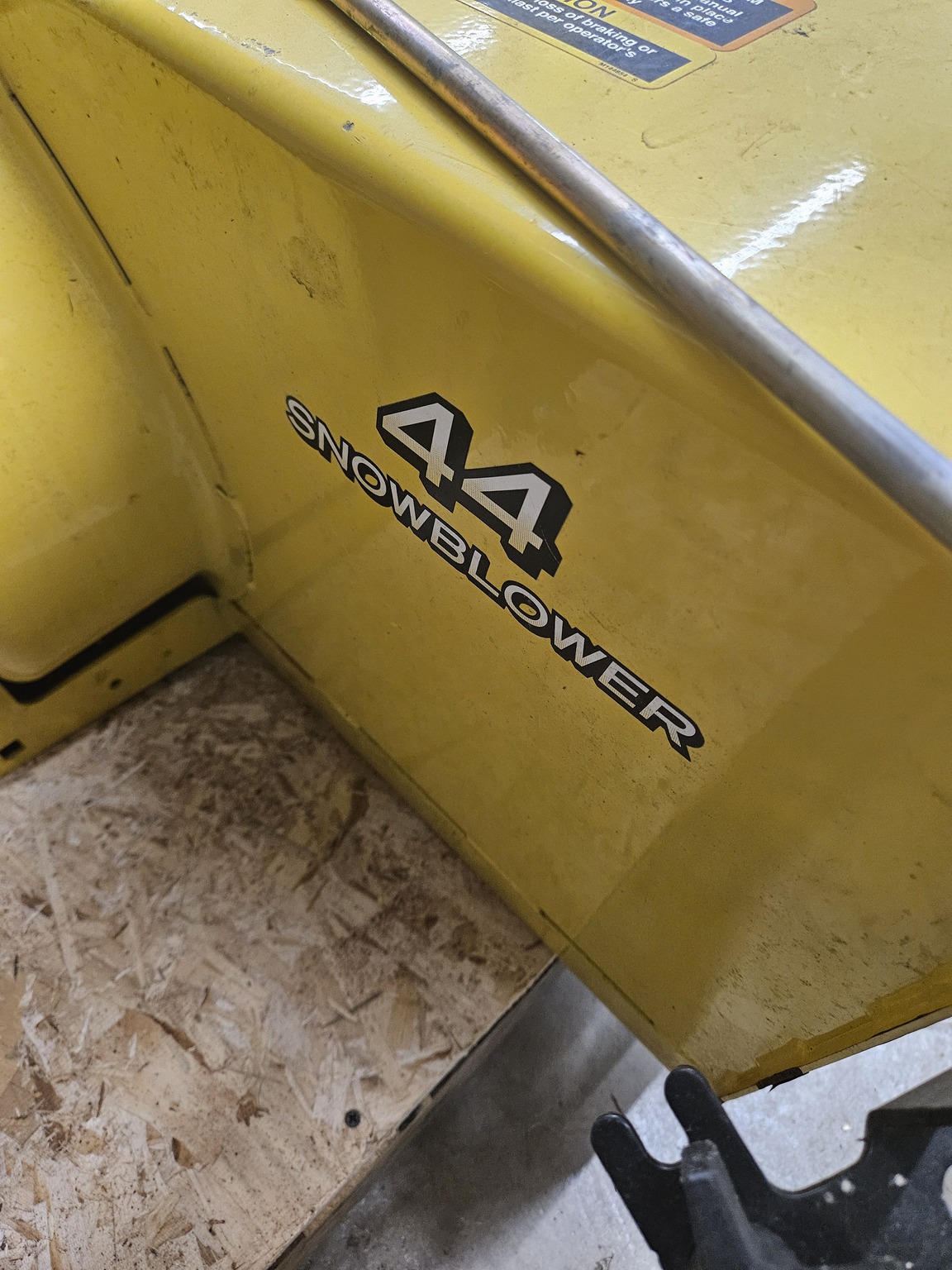 2011 John Deere 44 Image 3