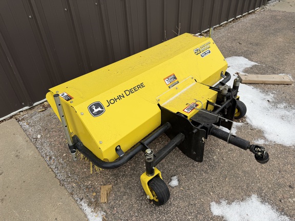 2018 John Deere 52 in Quick Hitch Broom - Photo5