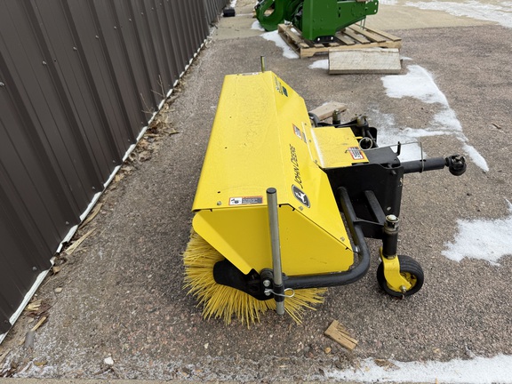 2018 John Deere 52 in Quick Hitch Broom - Photo6