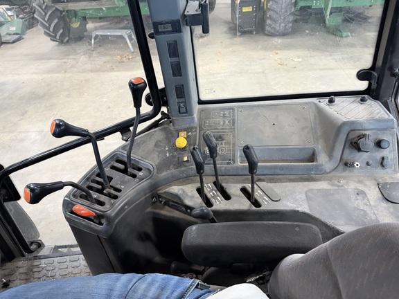 2013 New Holland TM140 - Photo35