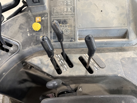 2013 New Holland TM140 - Photo37