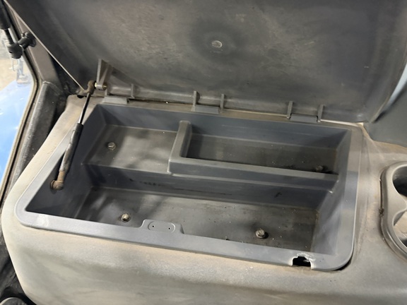 2013 New Holland TM140 - Photo34