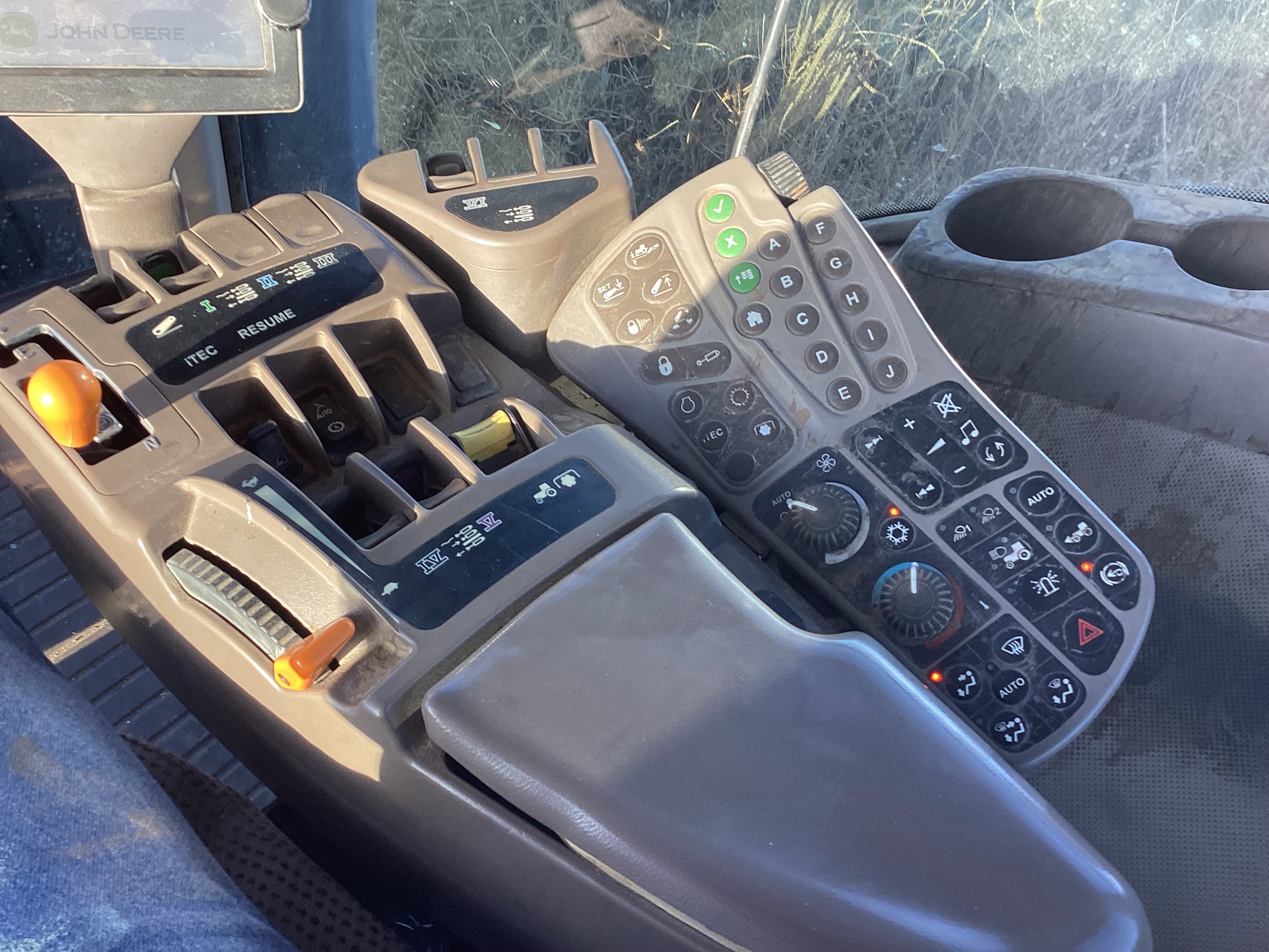 2013 John Deere 8285R Image 27