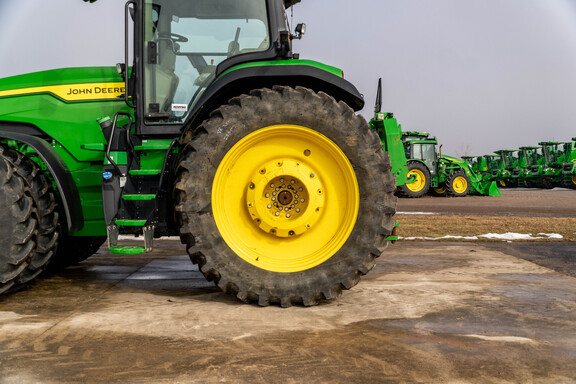 Used 2022 John Deere 8R 340 Row Crop Tractors at Koenig Equipment in Anna, OH - Photo9