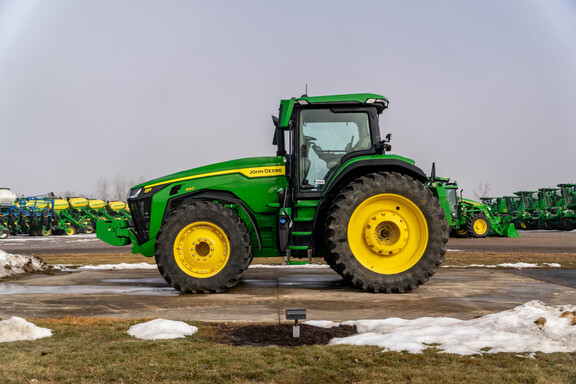 Used 2022 John Deere 8R 340 Row Crop Tractors at Koenig Equipment in Anna, OH - Photo1