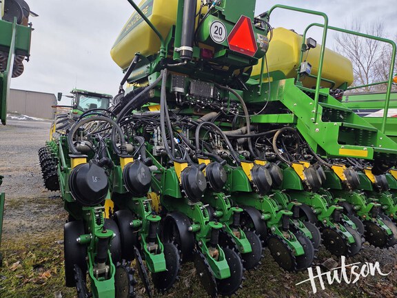 Photo of 2021 John Deere DB60