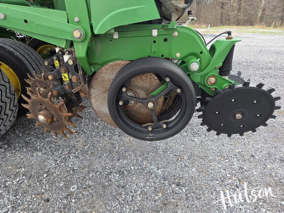 Photo of 2021 John Deere DB60