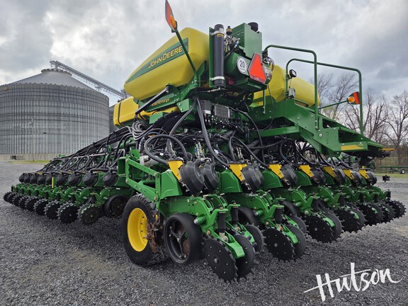 Photo of 2021 John Deere DB60