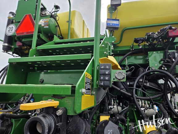 Photo of 2021 John Deere DB60