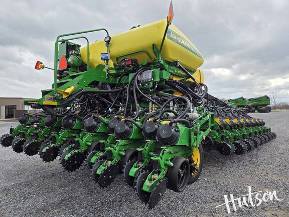 Photo of 2021 John Deere DB60