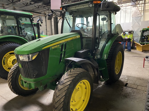 2016 John Deere 5085M - Photo10