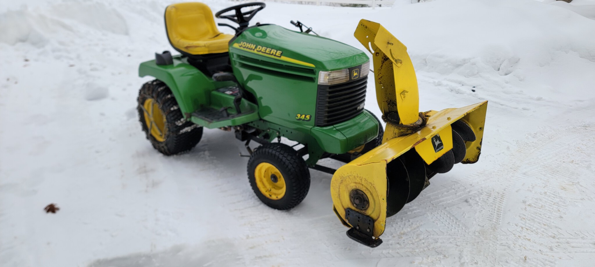 2000 John Deere 345 Image 1