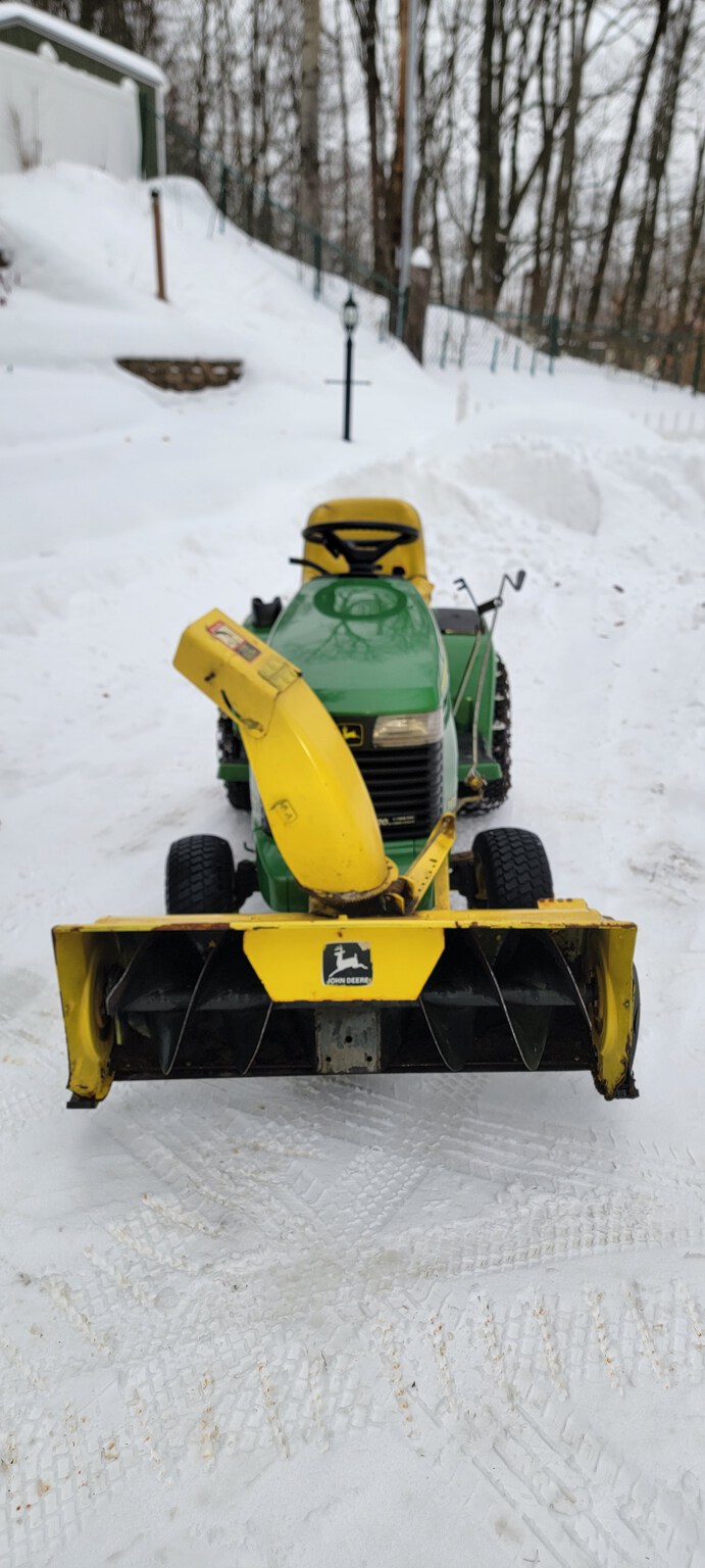 2000 John Deere 345 Image 2