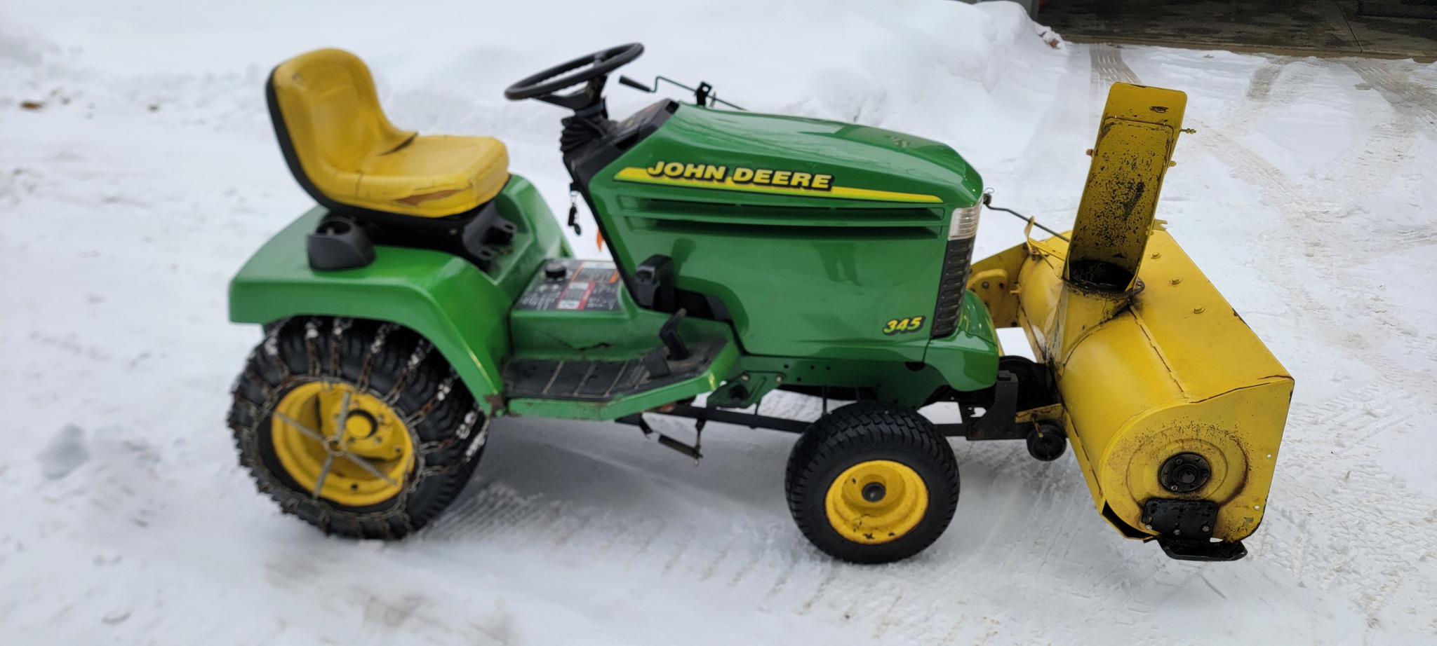 2000 John Deere 345 Image 8