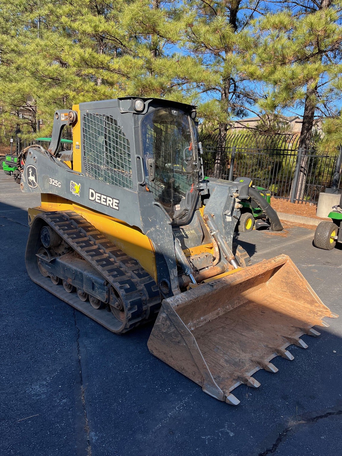 2021 John Deere 325G Image 1