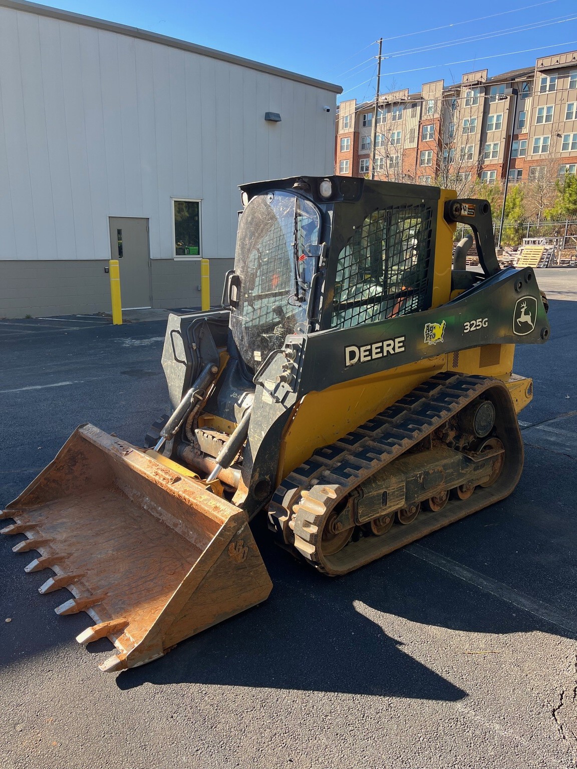 2021 John Deere 325G Image 2