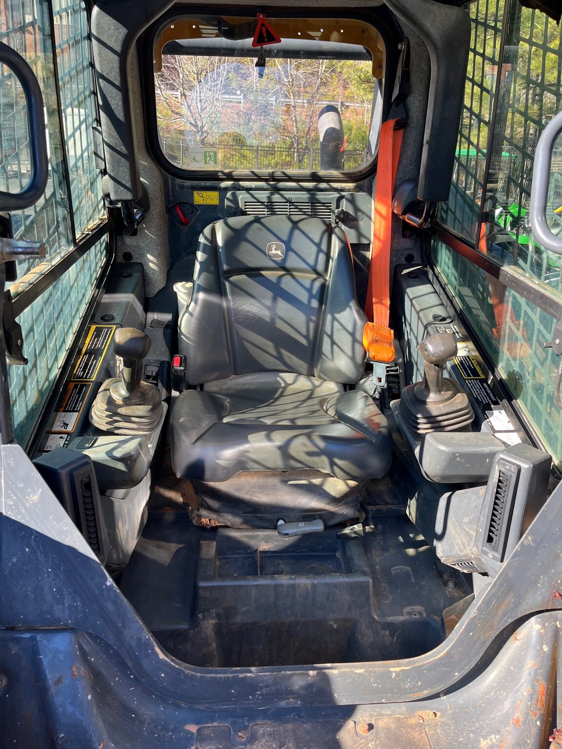 2021 John Deere 325G Image 7