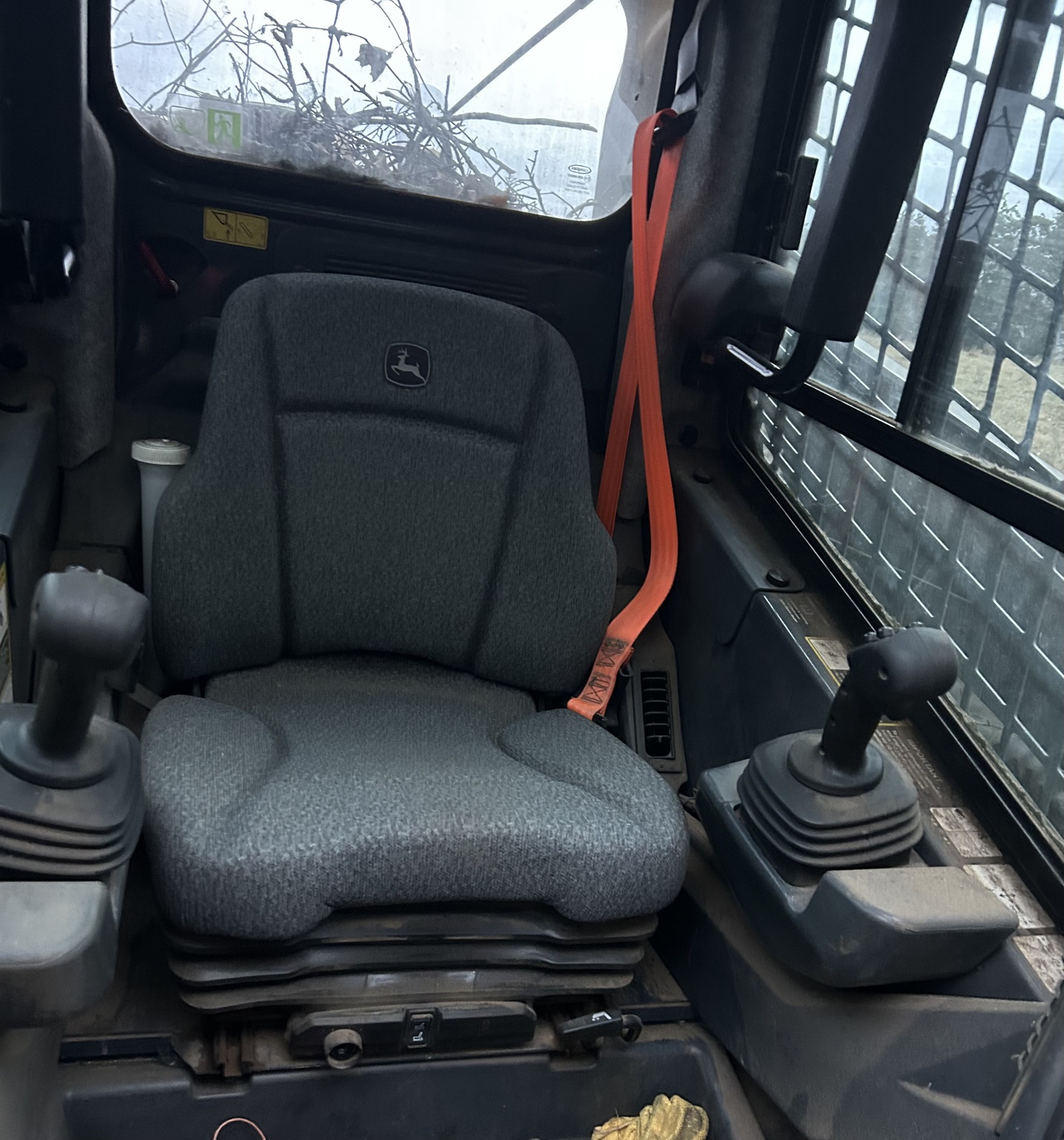 2022 John Deere 333G Image 4